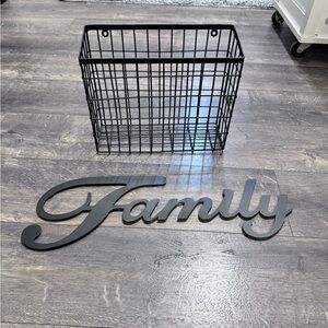 Metal Hanging Basket and Family Sign‎ NEW